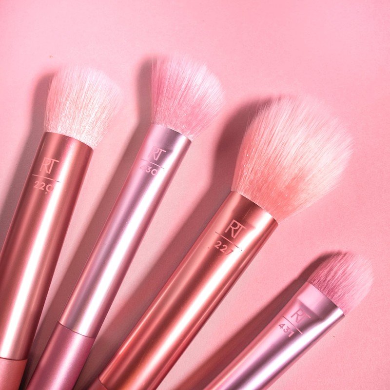 Real Techniques Light Layer Complexion Face Brush for Foundation and