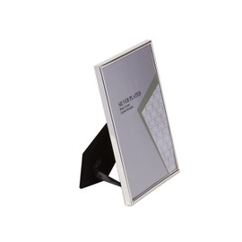4 x 6-inch Silver Thin Edge Single Photo Frame Stands both ways but hangs portrait only - Velveteen Backing - Tarnish Resistant (4 x 6-inch)