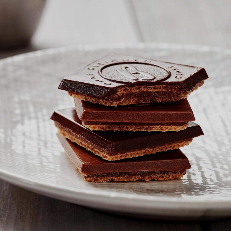 Bahlsen First Class Dark Cookies (1 box) - Hazelnut wafers