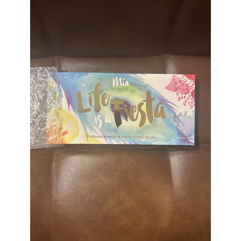 Mia Del Mar Eyeshadow Palette 12 rich hues in wearable