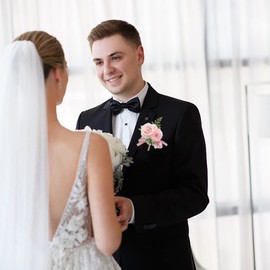 YESKY Rose Flower Wrist Corsage Boutonniere Set, 2PCS Handmade Artificial Corsage Set Bride Hand Flower Bracelet Wristband Roses Men Boutonniere for Wedding Party Prom Decorations