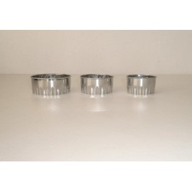 Unbranded Set of 3 Scalloped Edge Metal Cookie Biscuit Cutters 3" - 2.5" - 2.25"