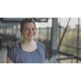 Flucht aus Berlin: Das spannende Escape-Room-Kartenspiel. Das perfekte Geschenk für alle Rätsel-Fans. Im handlichen Kartenformat ideal für unterwegs. Ab 12 Jahren