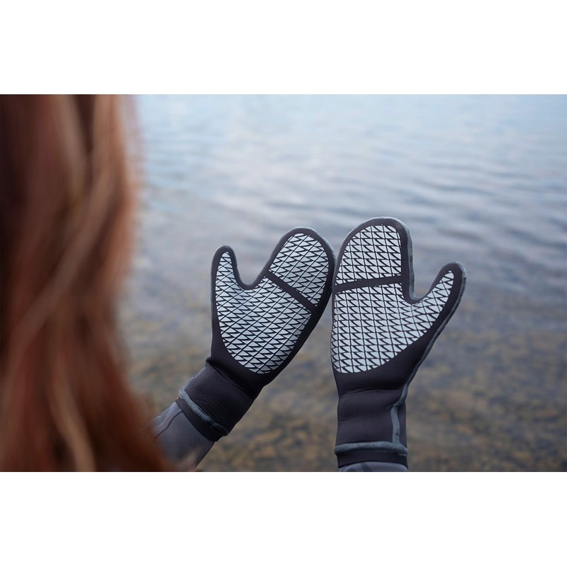 ZONE3 Thermo -Tech Swim Mittens Deigned to Provide Warmth, Perfect