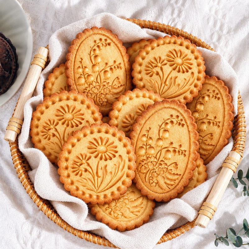 Wooden Cookie Mold for Baking – Carved Flower Embossing Design