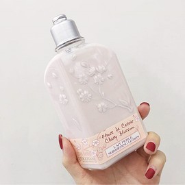 L'Occitane L’Occitane Cherry Blossom Shimmering Body Lotion 250ml Cherry Blossom Shimmering / 록시땅 체리 블라썸 쉬머링 바디로션 250ml 체리 블라썸 쉬머링