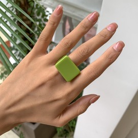 Rrdaily Multicolor Resin Chunky Rings for Women,Acrylic Resin Rings Exaggerated Knuckle Finger Rings Vintage Simple Charm Geometric Rings Jewelry Gifts (Green)