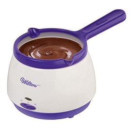 Wilton Candy Melts Melting Pot, Perfect for Strawberries and Cakepops, 2.5-cup Capacity, Packaging May Vary