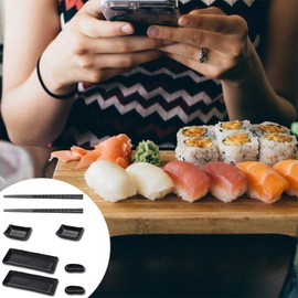 ACONDE Sushi Plate with Dipping Bowls, Sushi Crockery with Chopsticks, Japanese Sushi Sushi Plate, Crockery Set with 2 Pairs of Chopsticks + 2 Chopstick Rests + 2 Plates + 2 Dip Plates, Black