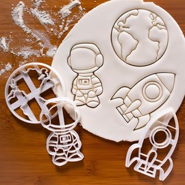 Juego de 3 cortadores de galletas con temática espacial (diseños: astronauta, cohete y tierra), 3 piezas - Bakerlogy