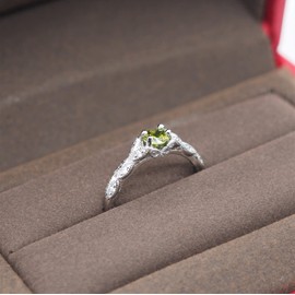 Bellitia Jewelry 925 Sterling Silver Court Style Ring for Women, Fashion Green Peridot Birthstone Rings, Lovely Anniversary, Birthday, Valentine’s Day Present, Size 8