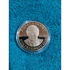 2016 Trump MAGA Liberty gold colored coin w/case *COLLECTIBLE*