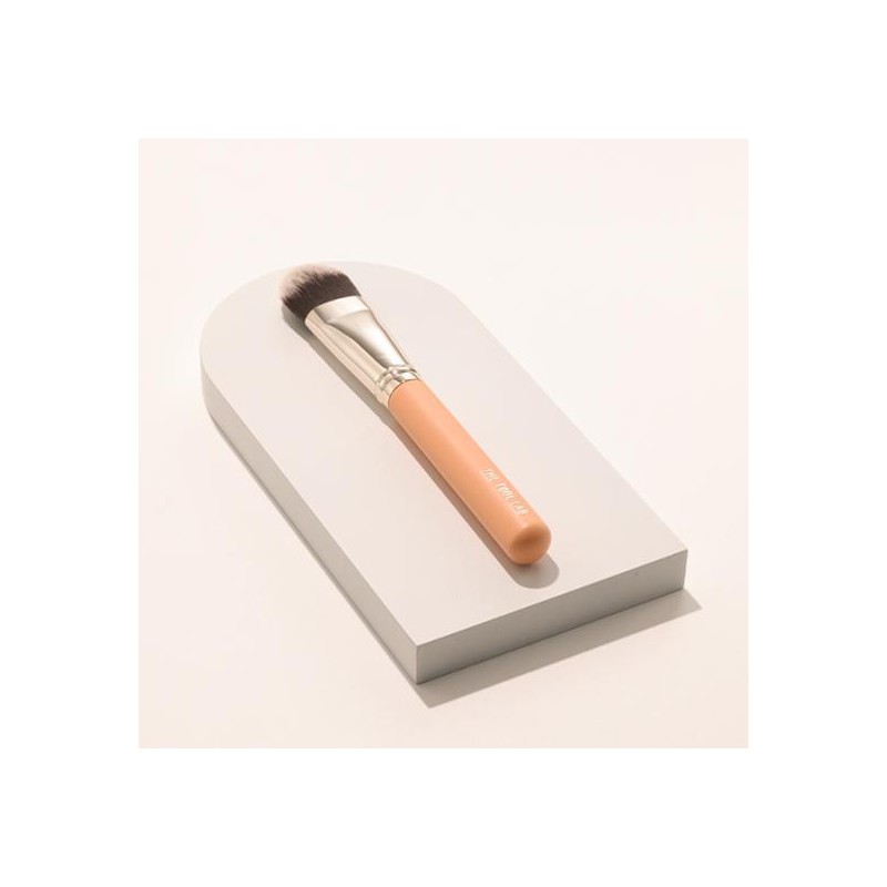 THE TOOL LAB 105 Light Touch Foundation Brush - THE
