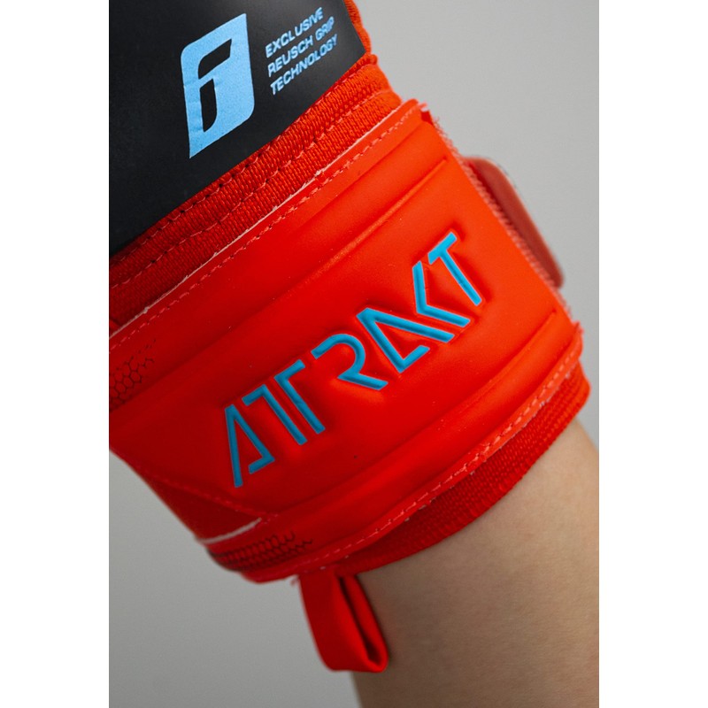 Reusch Attrakt Freegel Goalkeeper Gloves Bright Red/Future Blue/Bla 8