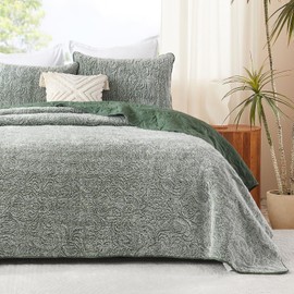 Dobuyly King Size Quilts for Bed, Green King Quilt Fluffy Plush Bedspread Coverlet Set, Ultra Soft Warm Luxury Velvet Quilt, Boho Reversible Bedding Set for All Season 3 Pieces