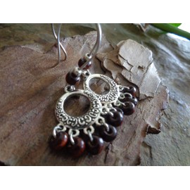 VERZIERTE CHANDELIER & NATURHOLZ Ohrringe mit langen Haken und Naturmaterialien