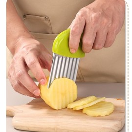 Crinkle cutter,Crinkle cutter for veggies,Stainless Steel Wave Cutter with Protective Case and Handle - Potato Chopper, Carrot Slicer, French Fry Cutter, Onion Chopping Knife (Green)