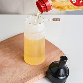 AKOAK 1 Pack 250 ml （8.45 oz） Plastic Extrusion Bottle Pressing Oil Bottle Multi-function Condiment Dispenser Household Kitchen Tomato Salad Jam Bottle (Black)