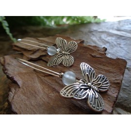 ◦•●◉✿ MATTE HELLBLAUE GLASPERLE & SCHMETTERLINGE ✿◉●•◦ lange, einzigartige Ohrringe an Kidney Haken