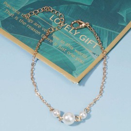 Yheakne Boho Tiny Pearl Bracelet Gold Three Beads Chain Bracelet Freshwater Pearl Beads Bracelet Everyday Bracelet Minimalist Hand Chain Jewellery for Women and Girls Bridesmaid Gifts (Gold), Metal