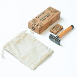 Chinchilla® Beech Wood Safety Razor Made in Germany, Sustainable Wet Razor for Men and Women, Includes 10 Razor Blades & Bag, Zero Waste & Plastic-Free