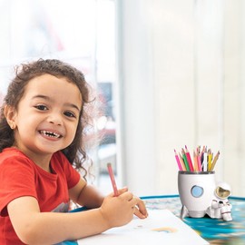 Kimdio Pen Holder, Astronaut Stand for Desk Pencil Holder, Resin Desk Organizer Decorative Accessories Ideal Gift for Office, Classroom, Home