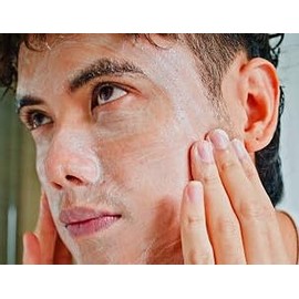 ESPUMA FACIAL DE CARBÓN Y SCRUB PARA HOMBRE 4.59 oz (Hecho en Japón)