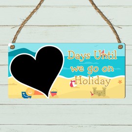 Days Until We Go on Holiday Countdown Plaque - MDF Wooden Countdown Sign with Chalkboard Heart - Fun Holiday Vacation Tracker - 19cm x 9cm (Beach With Sandcastle, Without Pen)