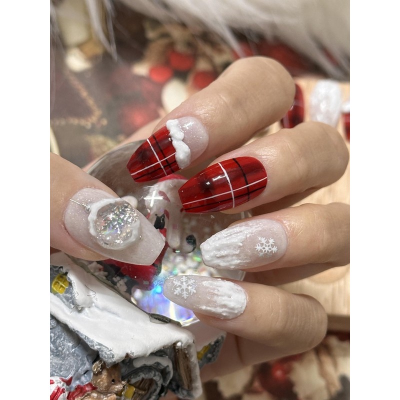 Snow Check Bear Handmade Nail Tips - Short Oval /