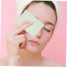 Baluue 500sheets Oil Absorbing Face Blotting Papers Green Tea Extract Portable Oil Control Film for Oily Skin Gentle Skin-Friendly Absorbent Pads for Makeup Touch-ups