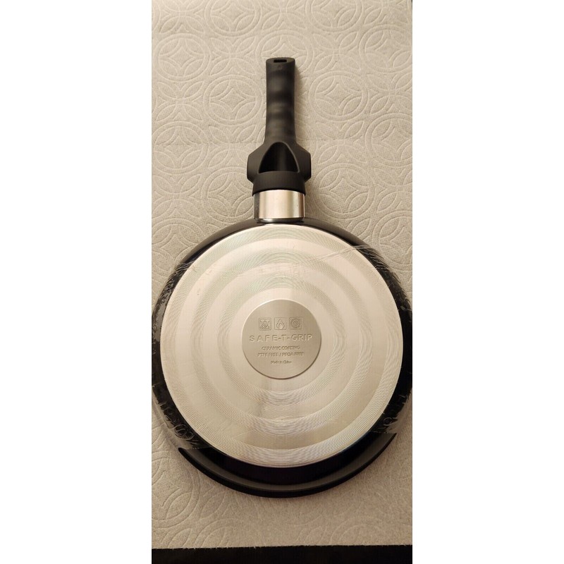SAFE-T-GRIP 9" FRY PAN (BLACK) WITH GLASS LID