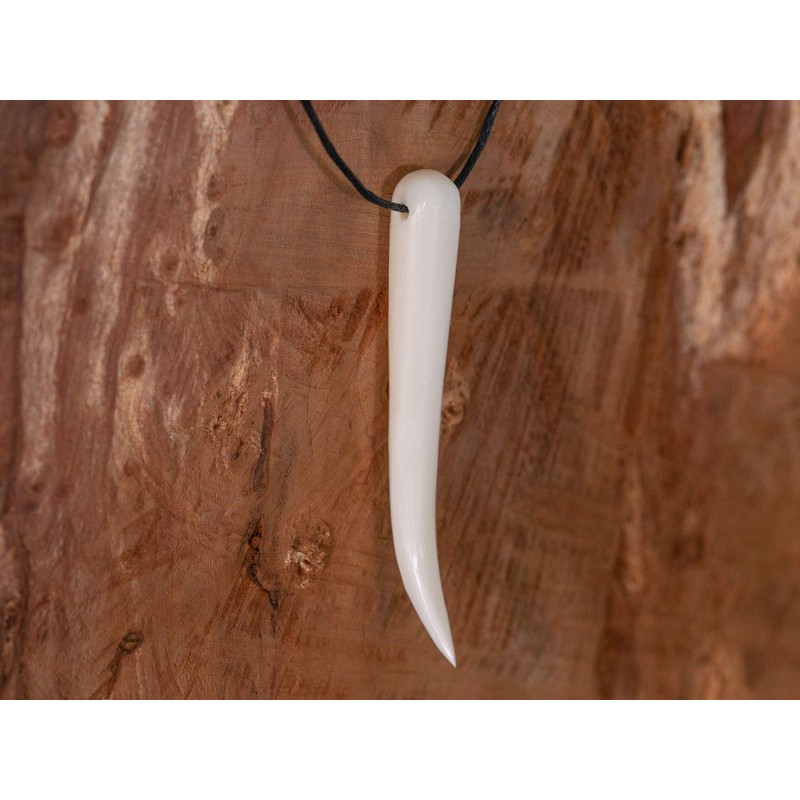 Fly Style Tooth pendant made of buffalo bone – chain