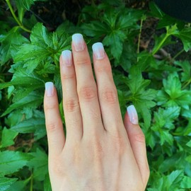 Bomine Press on Nails White Ombre Fake Nails Short Square Glossy False Nails Acrylic Full Cover Nails Tips for Women and Girls 24Pcs (Ombre White)