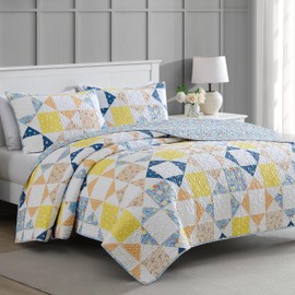 MARTHA STEWART King Size Quilt Bedding Set - 3 Piece, Soft Washed Microfiber, Printed Bedspread, Reversible, All Season, 1 Quilt, 2 King Pillow Shams, White & Blue, Kite Ditsy Patchwork Print