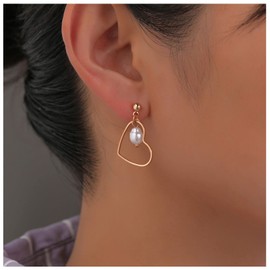 Erimberate Bohemian Pearl Heart Earrings Gold Hollow Heart Drop Earrings Vintage Love Heart Shape Earrings Baroque Pearl Dangle Earrings Jewelry for Women and Girls