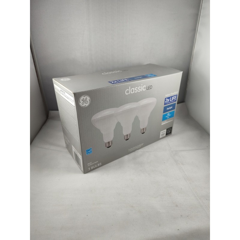 GE Classic LED 65-Watt EQ BR30 Daylight Indoor Floodlight 3
