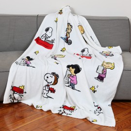 Kanguru Plaid Snoopy Peanuts Blanket, Super Soft, Cozy, fluffy, Warm, Throw Fleece Blanket Microfiber Gift for Confort Relaxing on Sofa, Bedroom, Couch, Travel, Kids, colour White, Size 130 x 170 cm