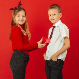 DINESIL 28 Packs Valentine Mochi Squishy Toys Filled Hearts with Valentine Cards for Kids Valentine Party Favors, Kawaii Valentines Day Mochi Squishies Gifts, Stress Relief, Classroom Exchange Prizes