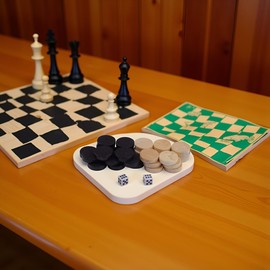 32Pcs Two-Tone Game Chess Piece, Roundness Draughts and Checkers and Backgammon Chess Piece for Board Game Learning Camping Design Arcade and Table Games