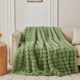 COOVA Faux Rabbit Fur & Flannel Throw Blanket 50x60 Inch - Luxury Fuzzy & Cozy Soft Blanket for All Seasons, Breathable and Comfortable for Bed, Sofa, Couch, and Camping,Light Green