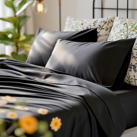 YSSOA Queen 4 Piece Bed Sheet Set Soft Breathable Cooling Bedding Sheets & Pillowcases- Hotel Luxury Style, Deep Pockets, Easy-Fit and Wrinkle Free, Easy Care Microfiber Polyester Sheets, Black