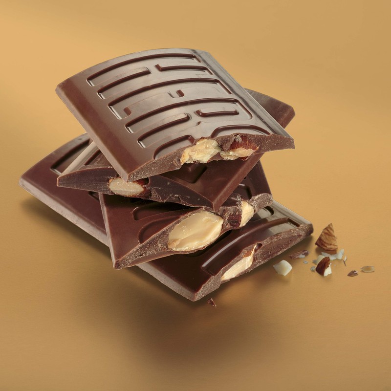 HERSHEY'S Milk Chocolate with Whole Almonds Candy Bars, 2.6 oz