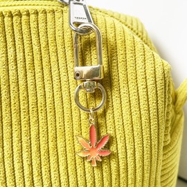 SWJEWEL Cute Maple Leaf Keychain 3pcs Set Mini Green Orange Gradient Leaves Key Chain for Women Bag Charm Flower Car Key Ring Pendant Purse Backpack Handbag Decoration LEAF