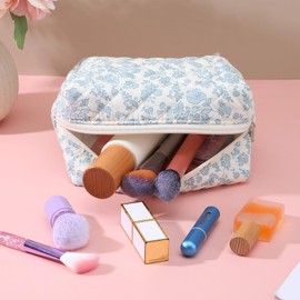 XLIUAX Floral Makeup Bag, Cute Aesthetic Cosmetic Bag, Portable Travel Flowers Toiletry Organizer Make up Bags, Cotton Quilted Cosmetic Bags with Zipper for Women Girls Travel Accessory (Blue Floral)