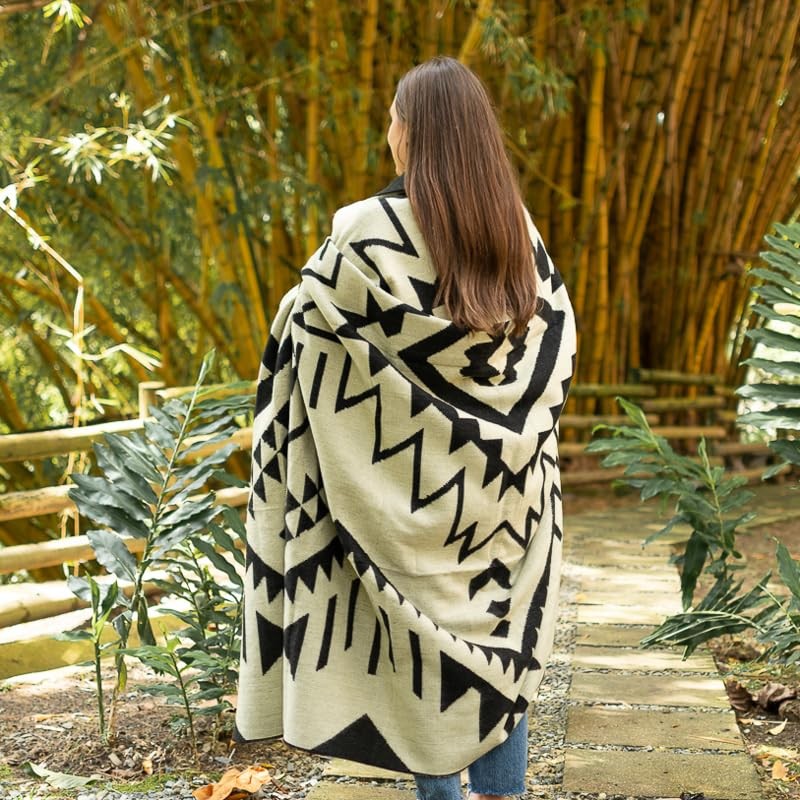 Alpaca Wool Blend Blanket, Black and White, Queen - Quick