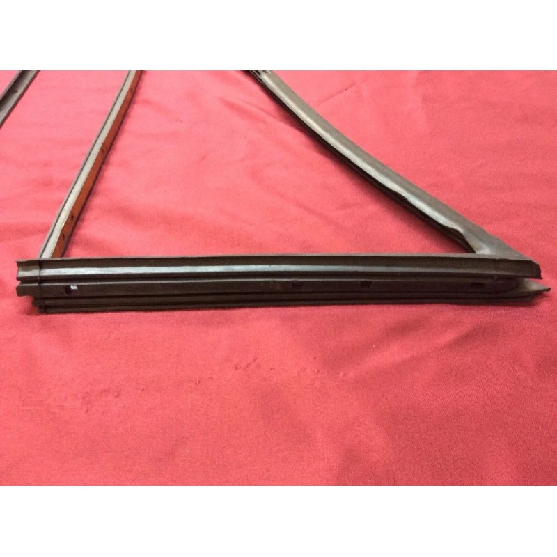 TOP QUALITY 1966-1977 EARLY FORD BRONCO PREMIUM VENT WINDOW SEAL