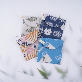 Travel portable sanitary pad storage pouch / 여행용 휴대용 생리대 보관 파우치
