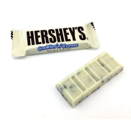 The Hershey Company HERSHEY’S Bulk Chocolate Candy Bars, Snack Size, Individually Wrapped - Milk...