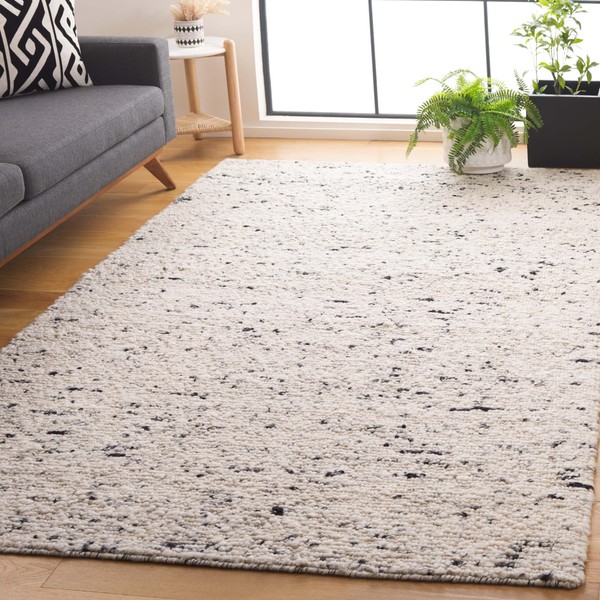 SAFAVIEH Natura Collection Area Rug - 4' x 6', Light