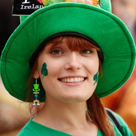 St. Patrick's Day Earrings for Women Green Clover Earring Hat Horseshoe Clasp Rainbow Earrings Irish Shamrock Dangle Earrings St. Patrick's Day Festive Costume Accessories (Hats)